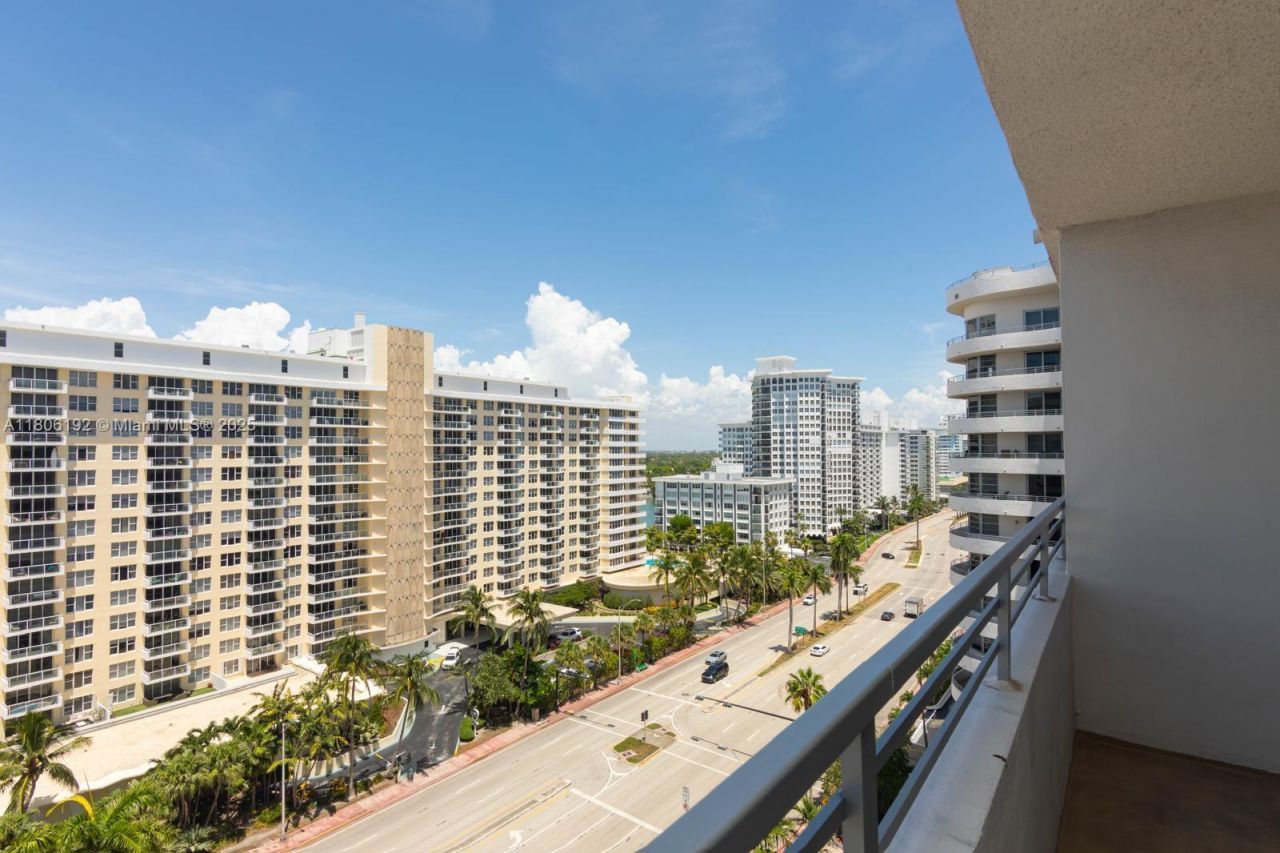5555 Collins Ave, Unit 14U, Miami Beach, FL 33140 Photo