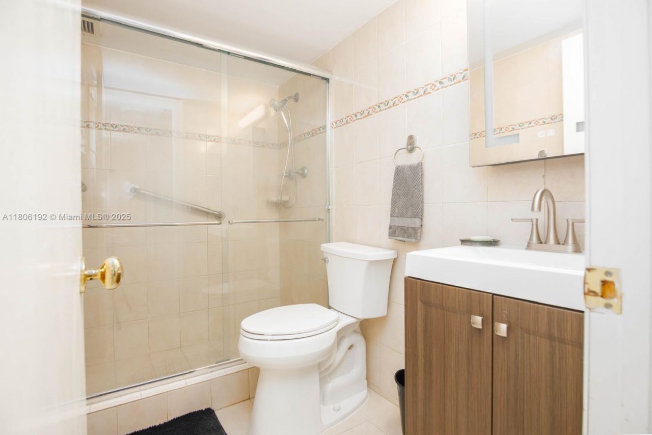 5555 Collins Ave, Unit 14U, Miami Beach, FL 33140 Photo