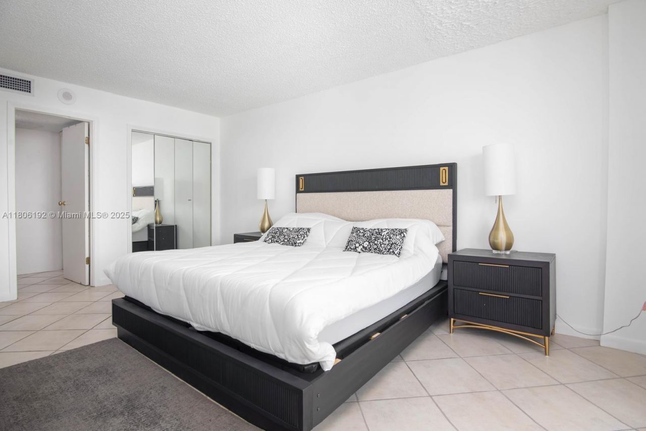 5555 Collins Ave, Unit 14U, Miami Beach, FL 33140 Photo