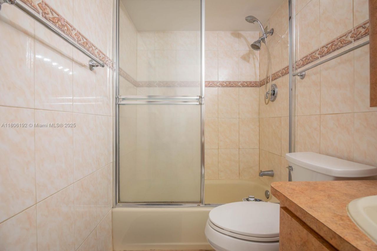 5555 Collins Ave, Unit 14U, Miami Beach, FL 33140 Photo