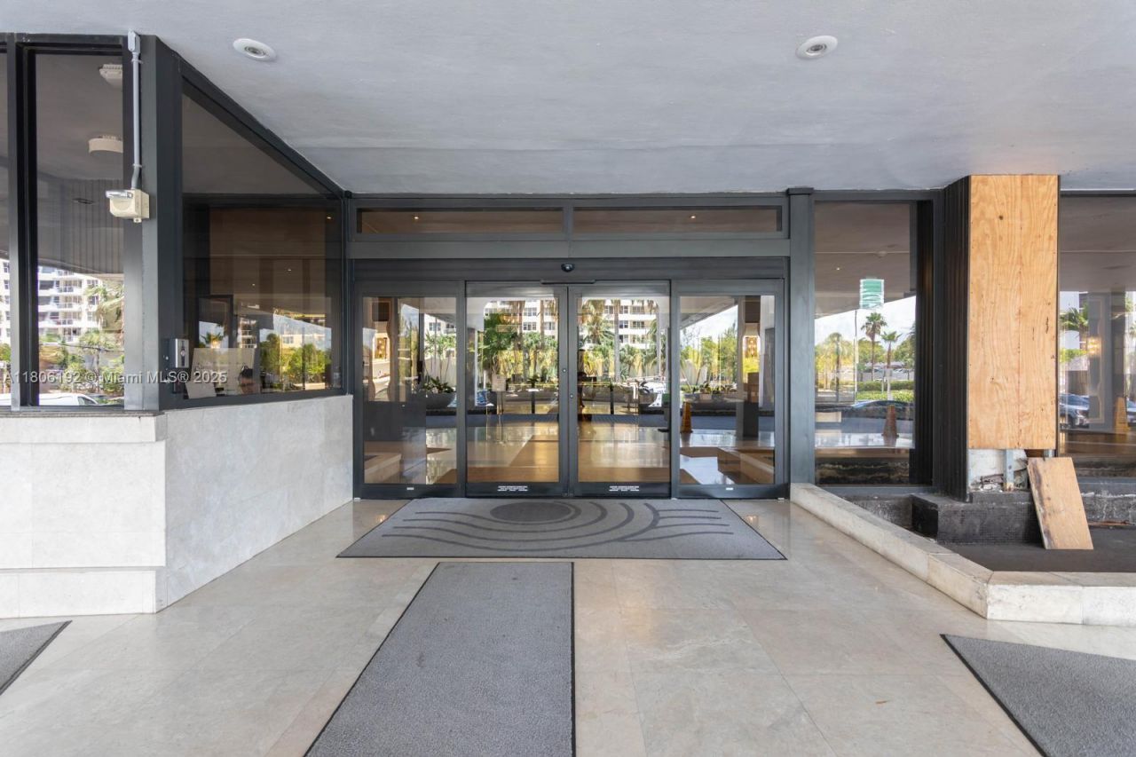 5555 Collins Ave, Unit 14U, Miami Beach, FL 33140 Photo