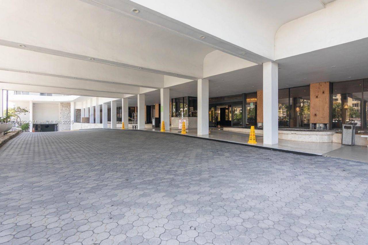 5555 Collins Ave, Unit 14U, Miami Beach, FL 33140 Photo