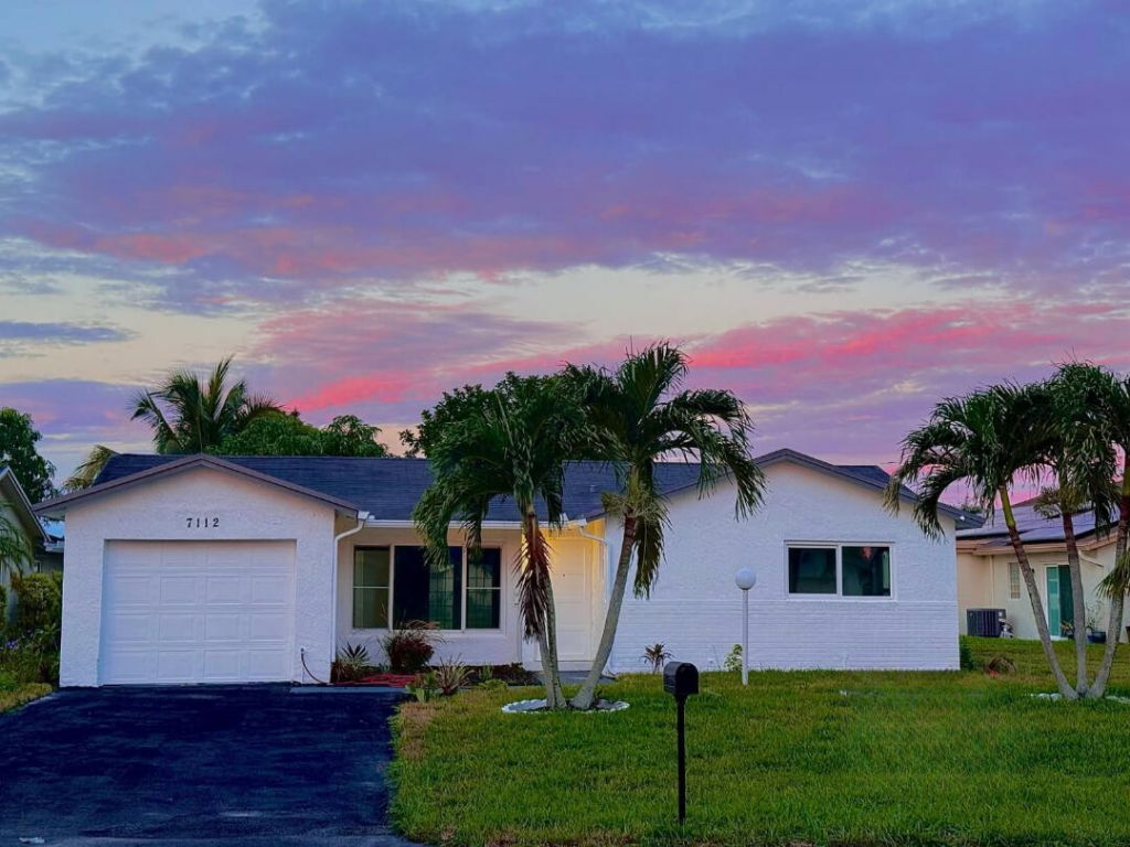 7112 Pine Manor Drive, Lake Worth, FL 33467 Photo