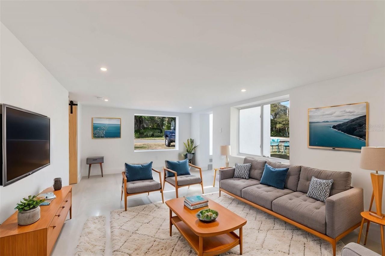 833 E 12th Avenue, New Smyrna Beach, FL 32169 Photo