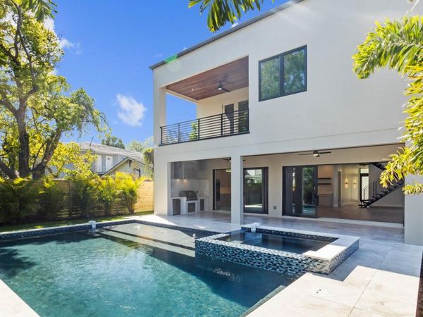 910 W VIRGINIA AVENUE, TAMPA, FL 33603