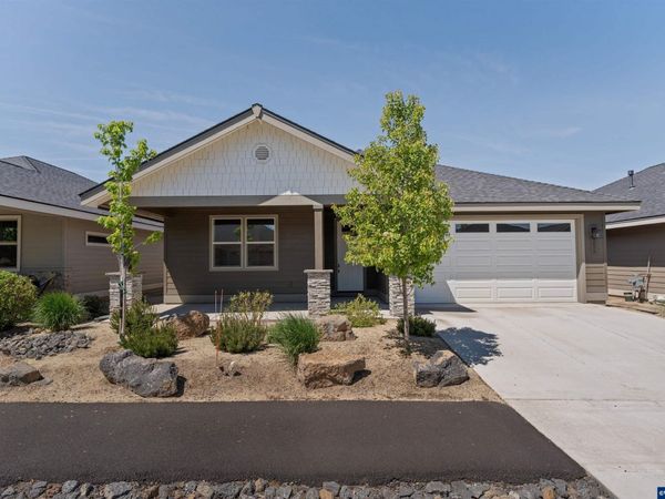 2695 NW 23rd Lp, Redmond, OR 97756