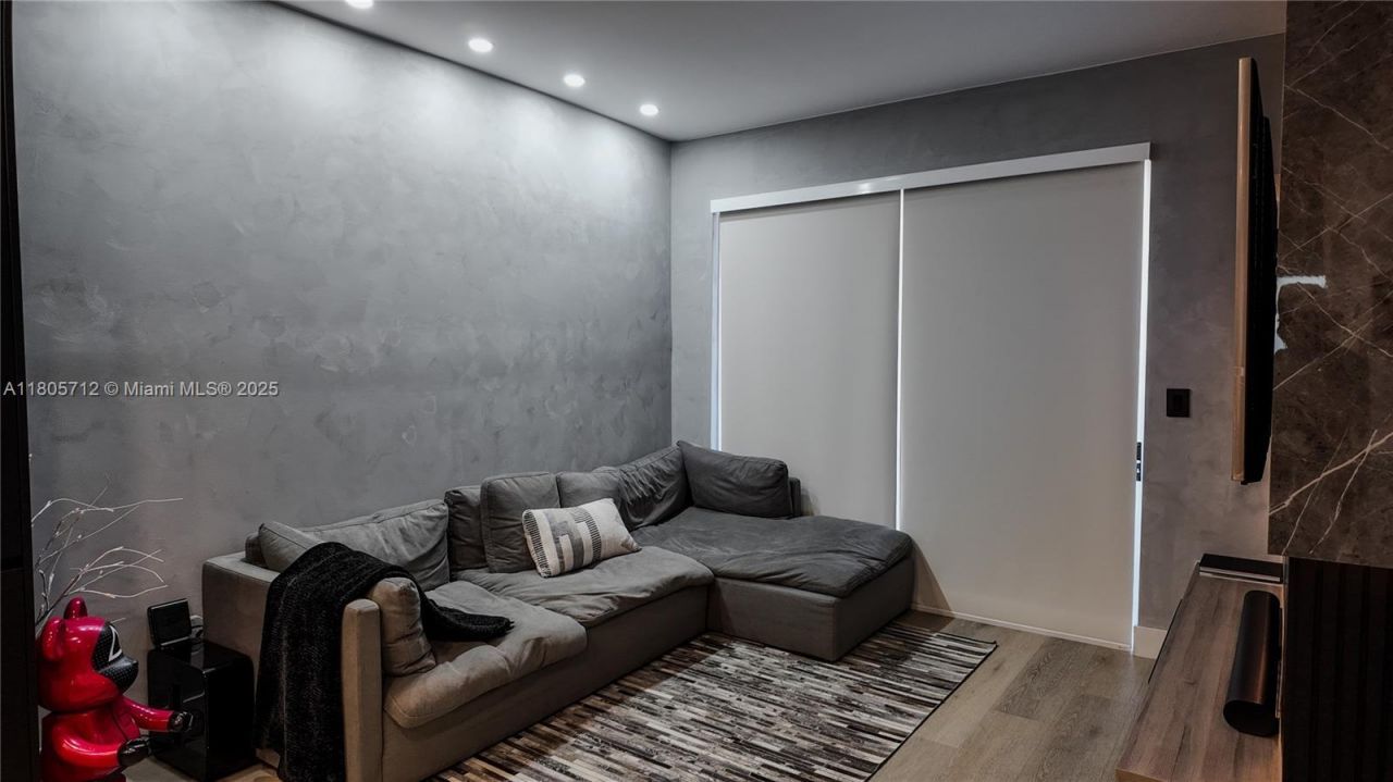 7221 NW 103rd Path, Doral, FL 33178 Photo