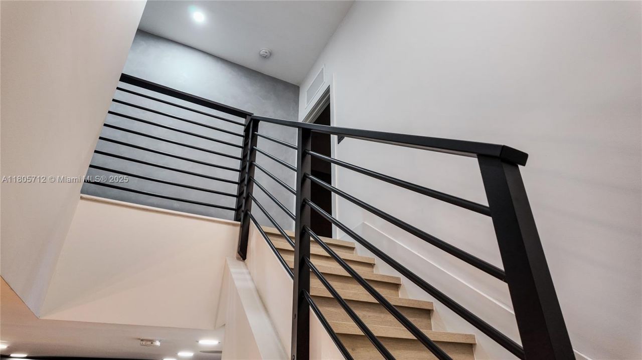 7221 NW 103rd Path, Doral, FL 33178 Photo