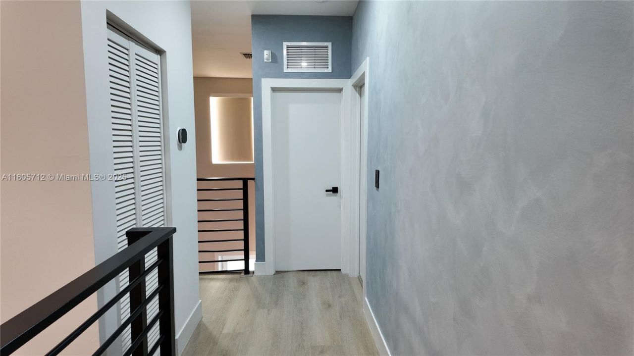 7221 NW 103rd Path, Doral, FL 33178 Photo