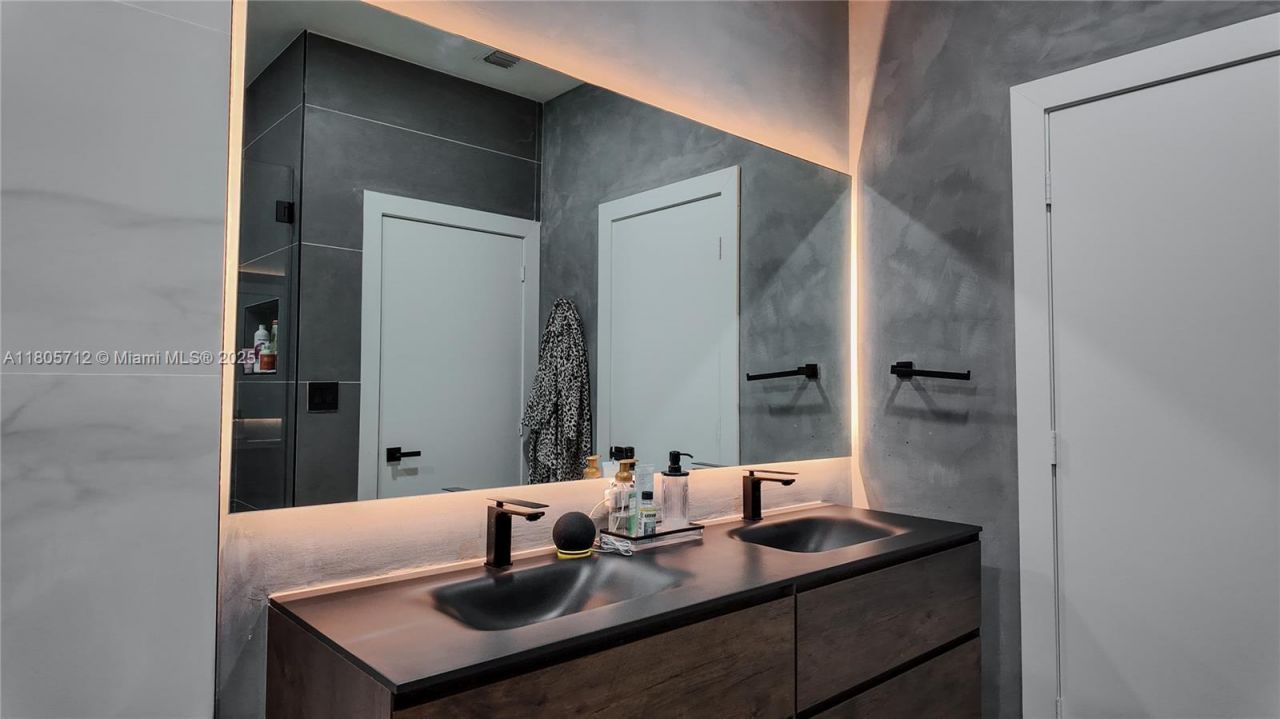 7221 NW 103rd Path, Doral, FL 33178 Photo