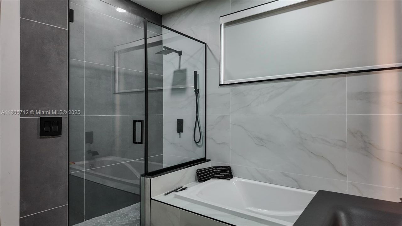 7221 NW 103rd Path, Doral, FL 33178 Photo