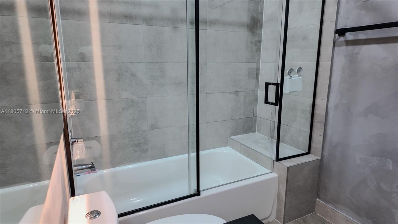 7221 NW 103rd Path, Doral, FL 33178 Photo