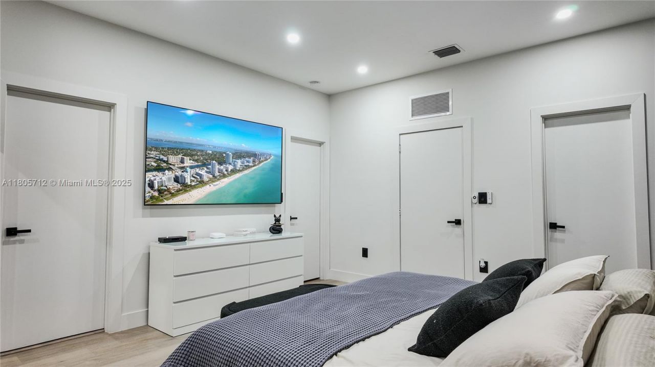 7221 NW 103rd Path, Doral, FL 33178 Photo