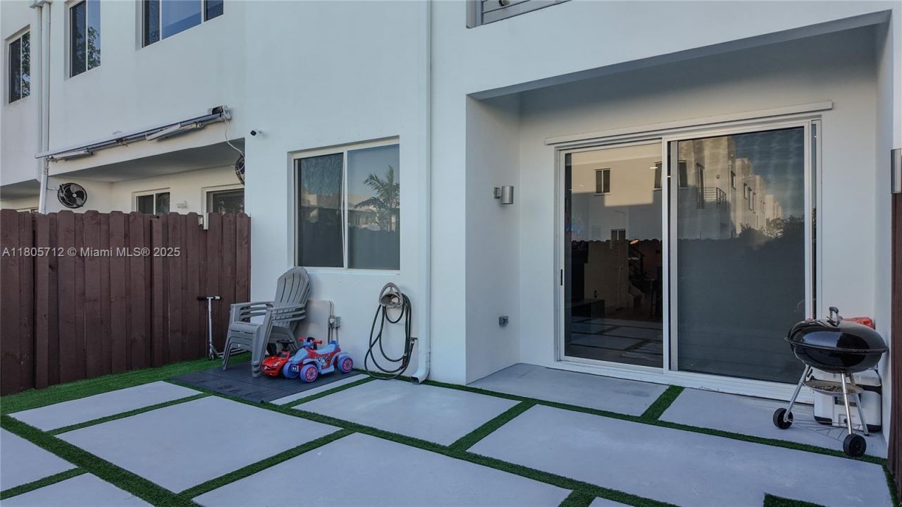 7221 NW 103rd Path, Doral, FL 33178 Photo