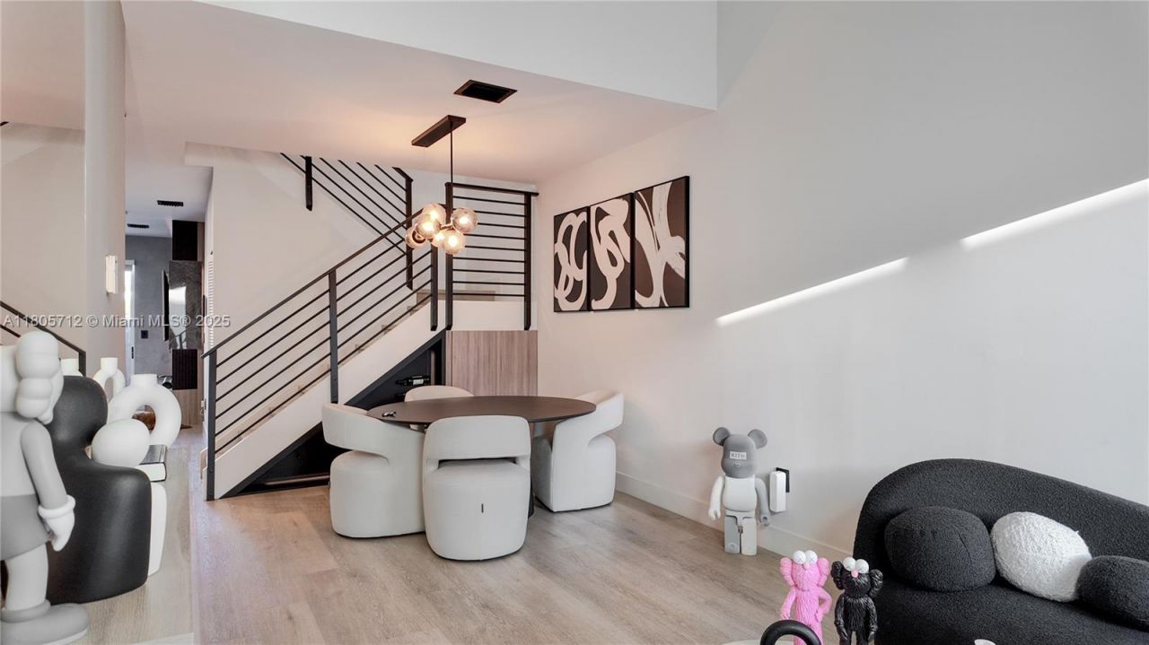 7221 NW 103rd Path, Doral, FL 33178 Photo