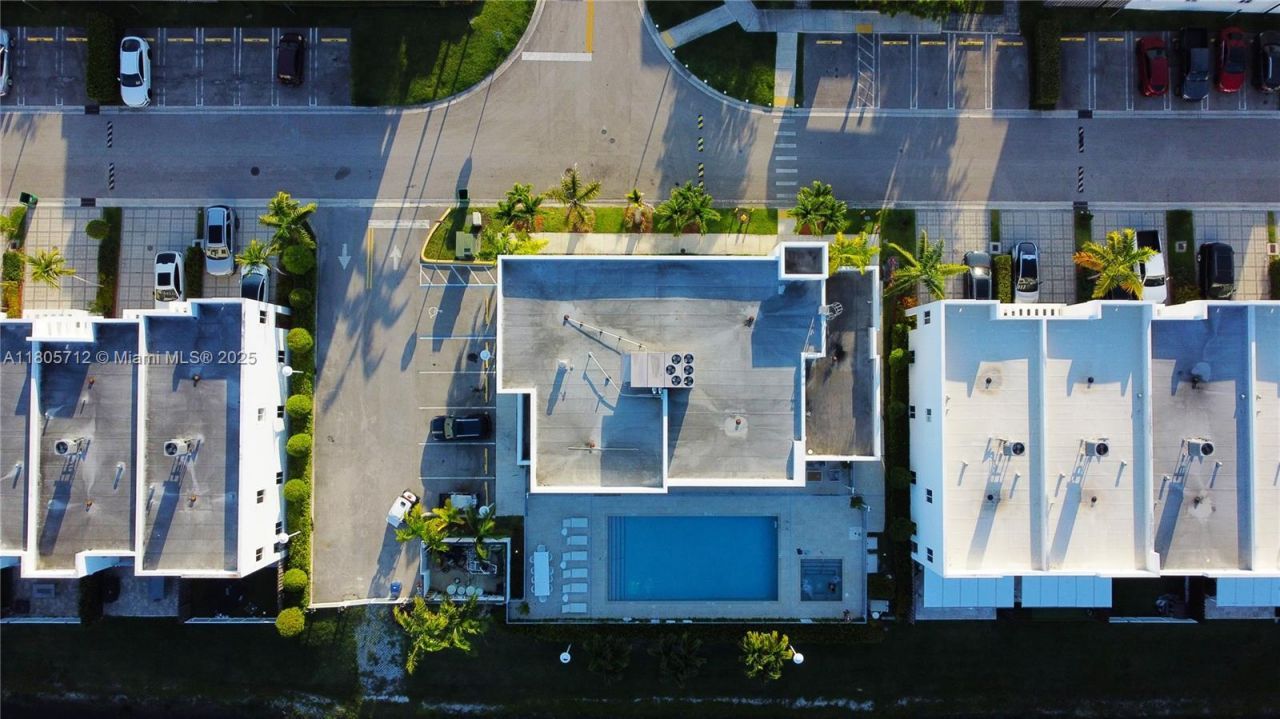 7221 NW 103rd Path, Doral, FL 33178 Photo