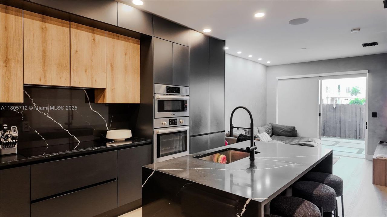 7221 NW 103rd Path, Doral, FL 33178 Photo