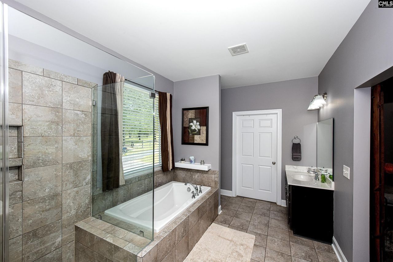 340 Hound Hollow Road Photo 14