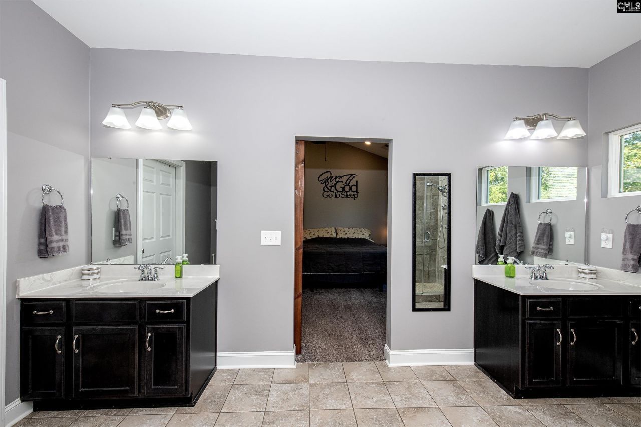 340 Hound Hollow Road Photo 15