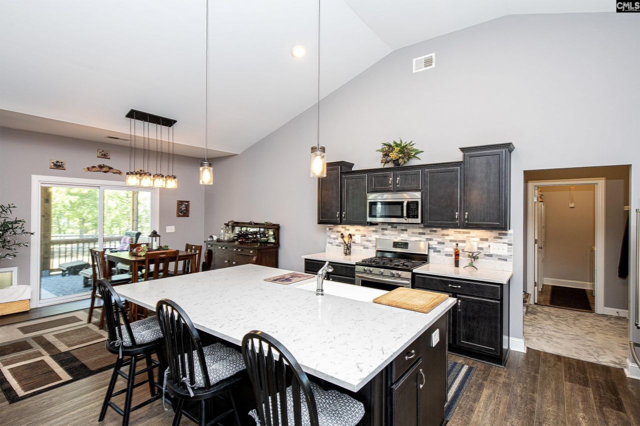 340 Hound Hollow Road Photo 5