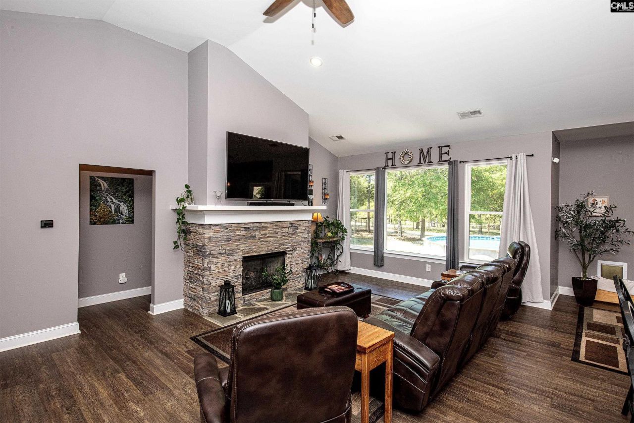 340 Hound Hollow Road Photo 6