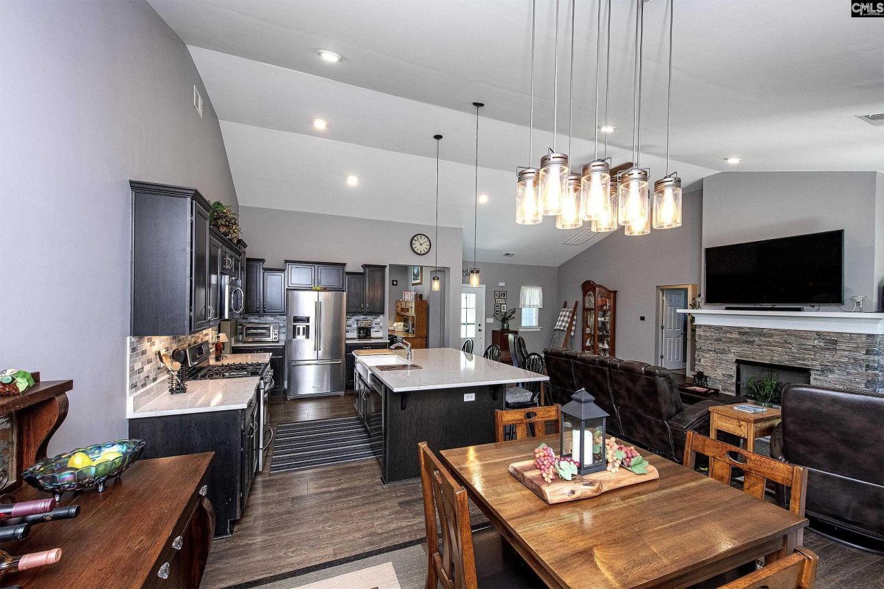 340 Hound Hollow Road Photo 7