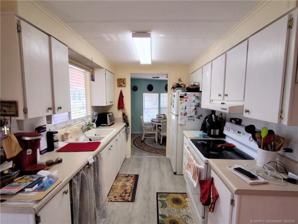 195 SE Trafalgar Terrace, Stuart, FL 34994 Photo