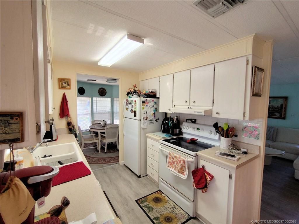 195 SE Trafalgar Terrace, Stuart, FL 34994 Photo