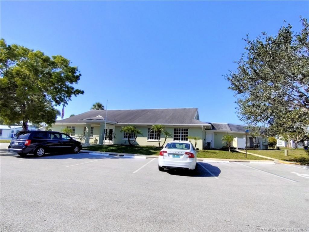 195 SE Trafalgar Terrace, Stuart, FL 34994 Photo