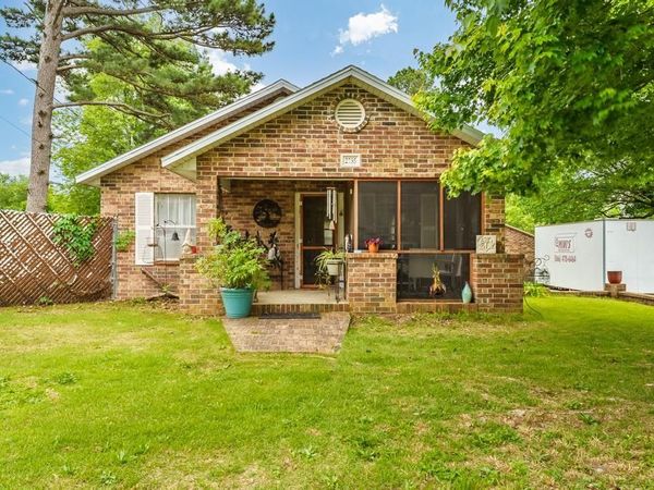 2735 E Wyman Road, Fayetteville, AR 72701