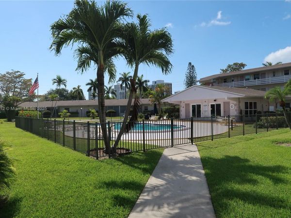 700 Layne Blvd, Unit 112, Hallandale Beach, FL 33009