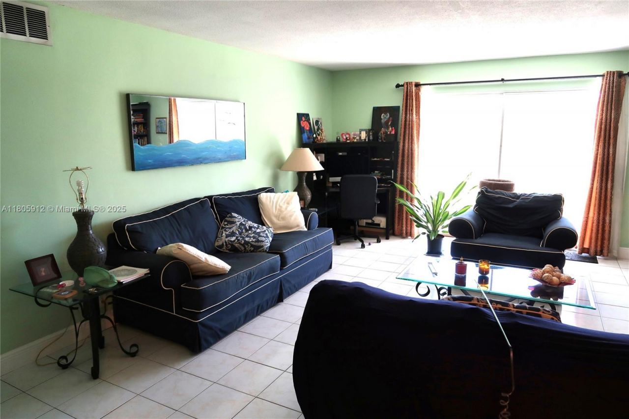 700 Layne Blvd, Unit 112, Hallandale Beach, FL 33009 Photo