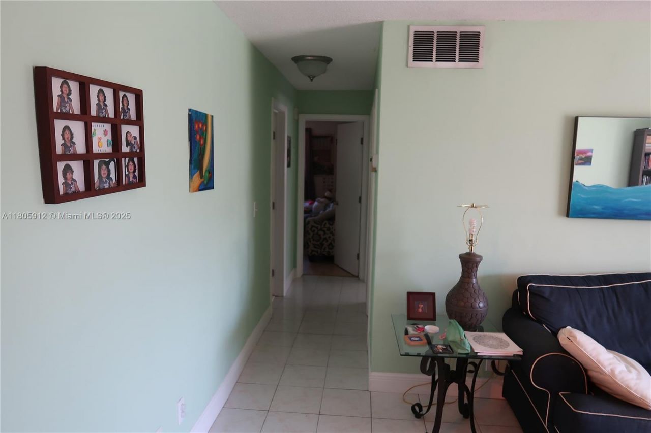 700 Layne Blvd, Unit 112, Hallandale Beach, FL 33009 Photo