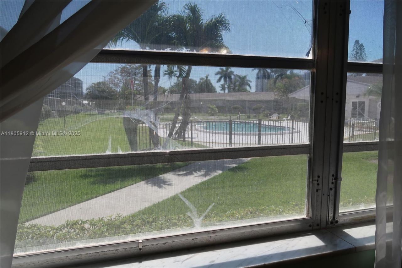 700 Layne Blvd, Unit 112, Hallandale Beach, FL 33009 Photo