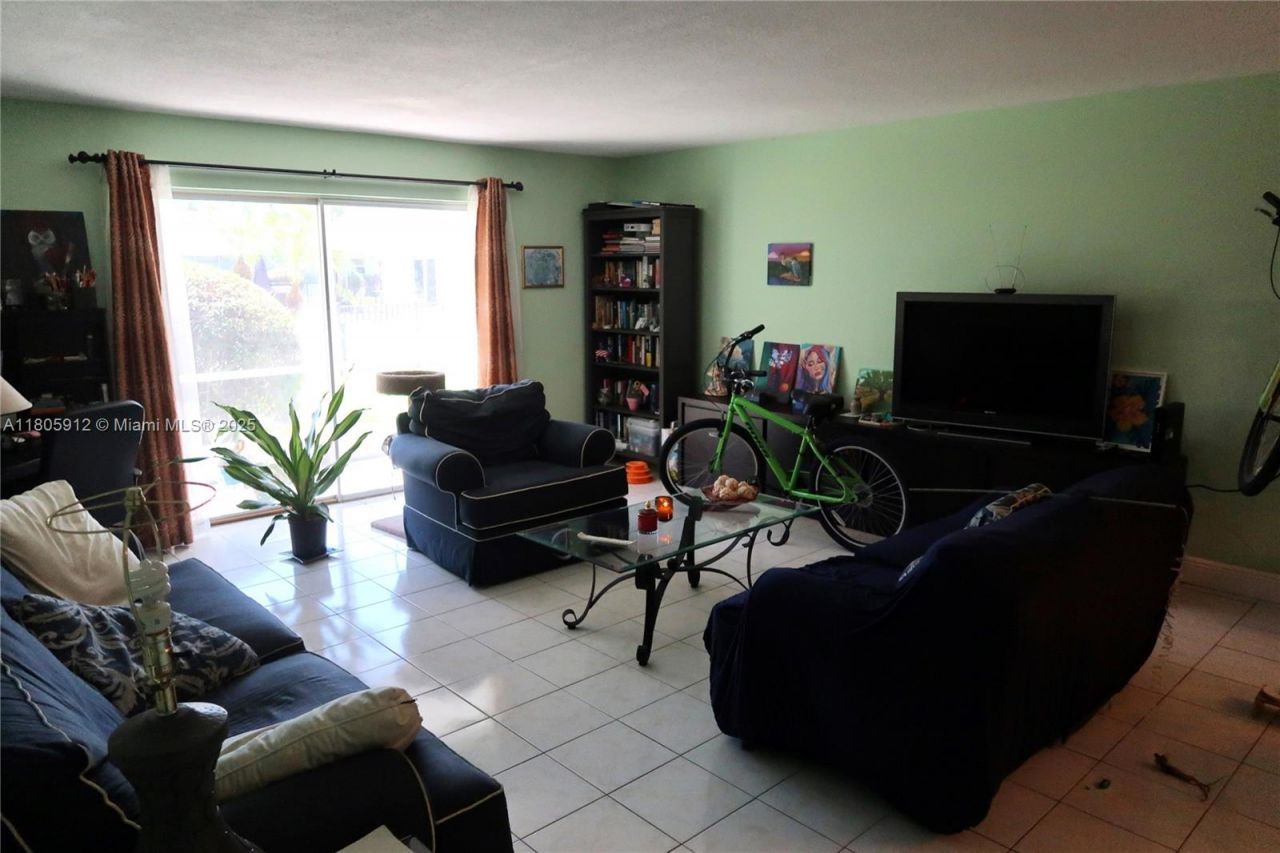 700 Layne Blvd, Unit 112, Hallandale Beach, FL 33009 Photo