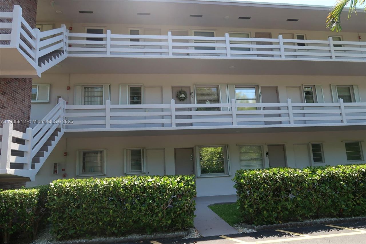 700 Layne Blvd, Unit 112, Hallandale Beach, FL 33009 Photo