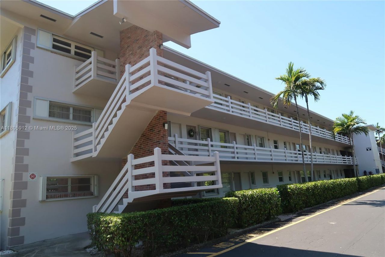 700 Layne Blvd, Unit 112, Hallandale Beach, FL 33009 Photo