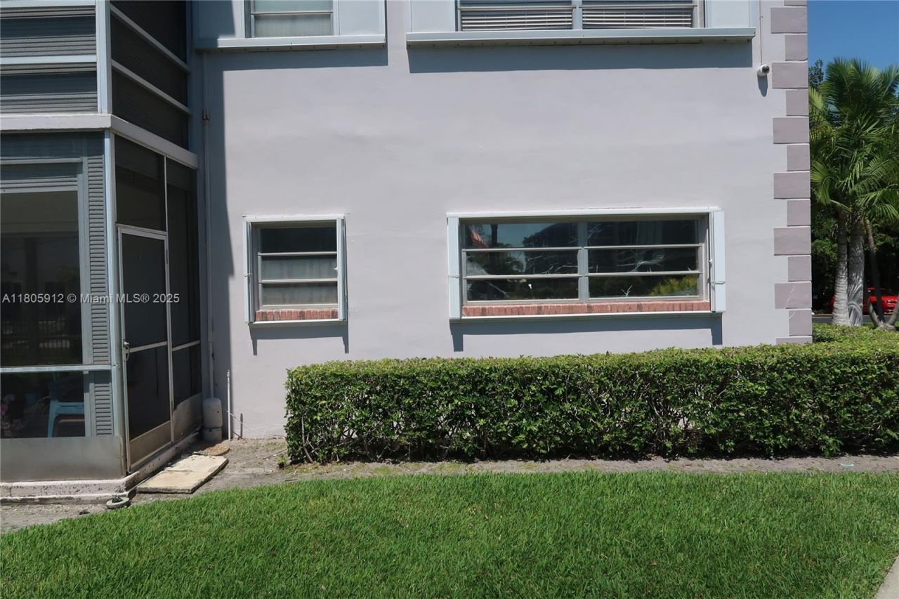 700 Layne Blvd, Unit 112, Hallandale Beach, FL 33009 Photo