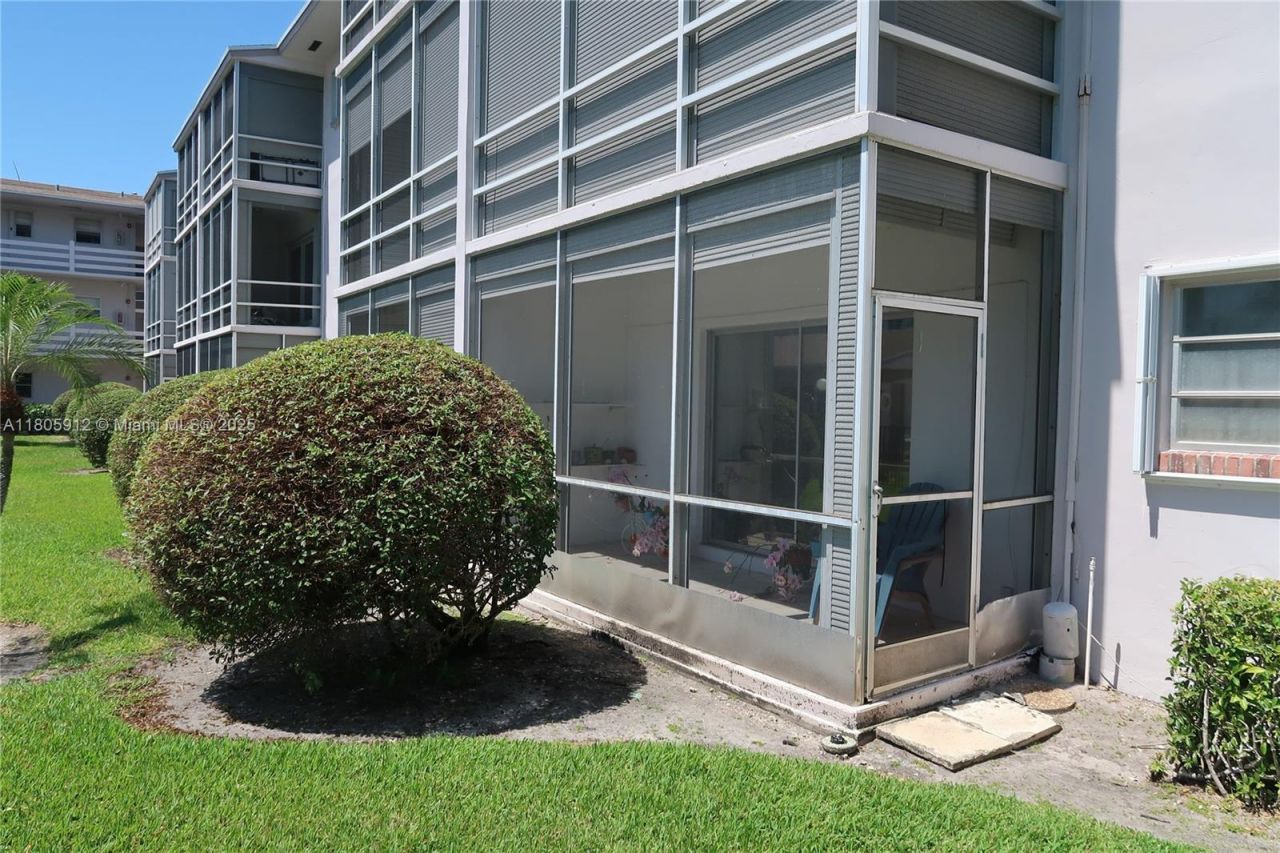 700 Layne Blvd, Unit 112, Hallandale Beach, FL 33009 Photo