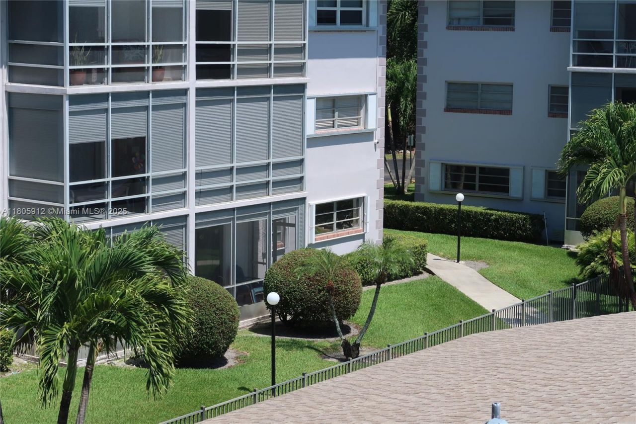 700 Layne Blvd, Unit 112, Hallandale Beach, FL 33009 Photo