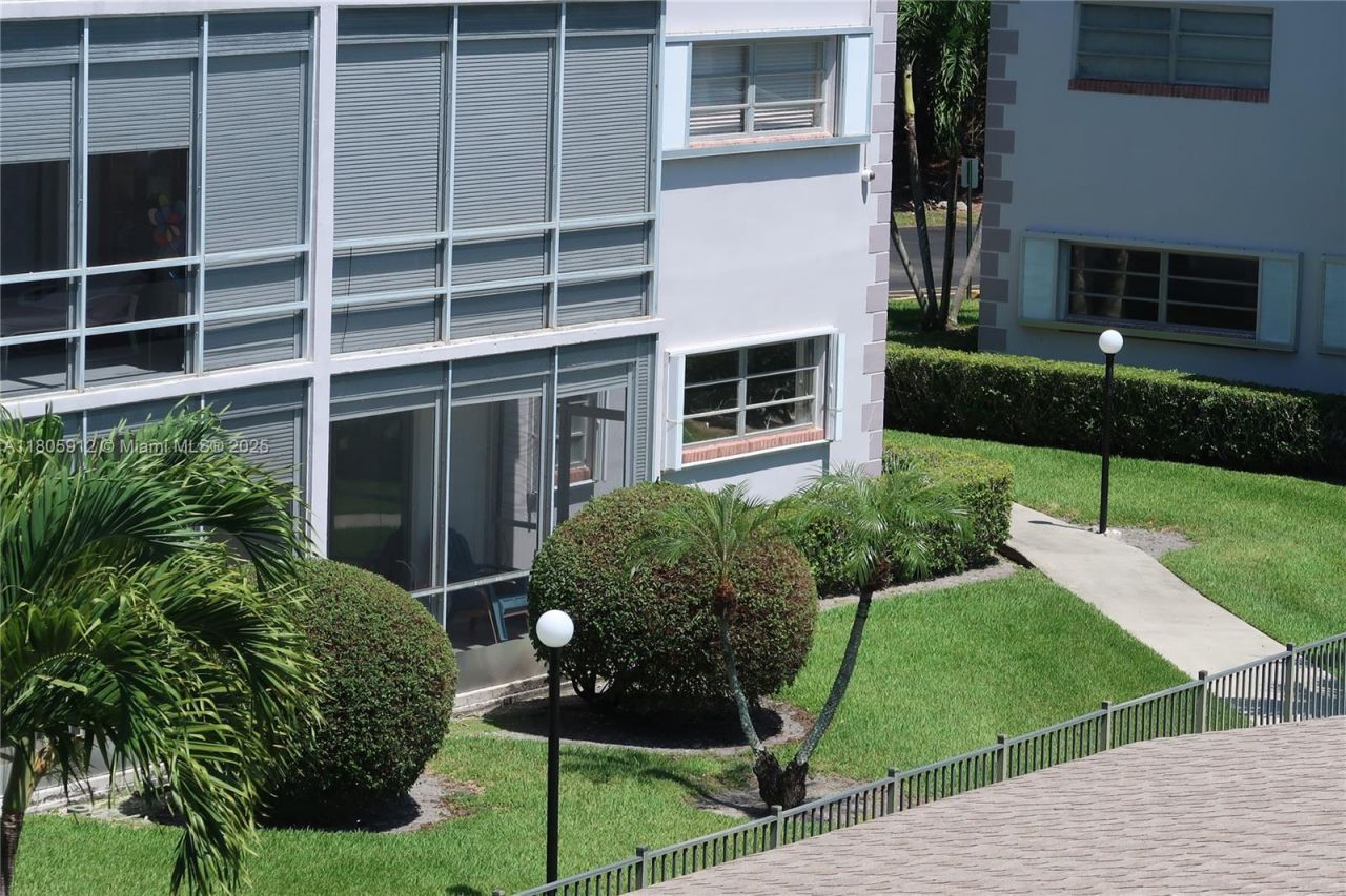 700 Layne Blvd, Unit 112, Hallandale Beach, FL 33009 Photo