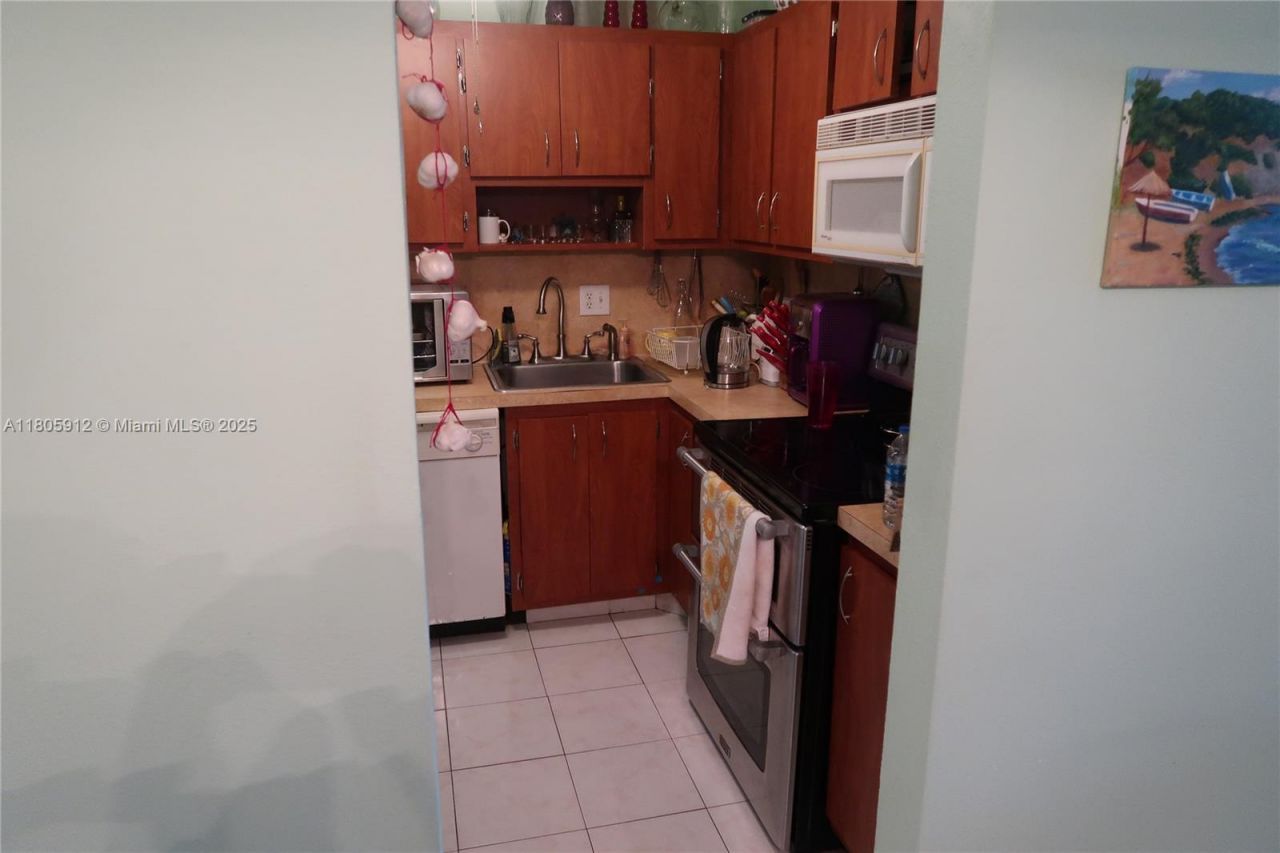 700 Layne Blvd, Unit 112, Hallandale Beach, FL 33009 Photo