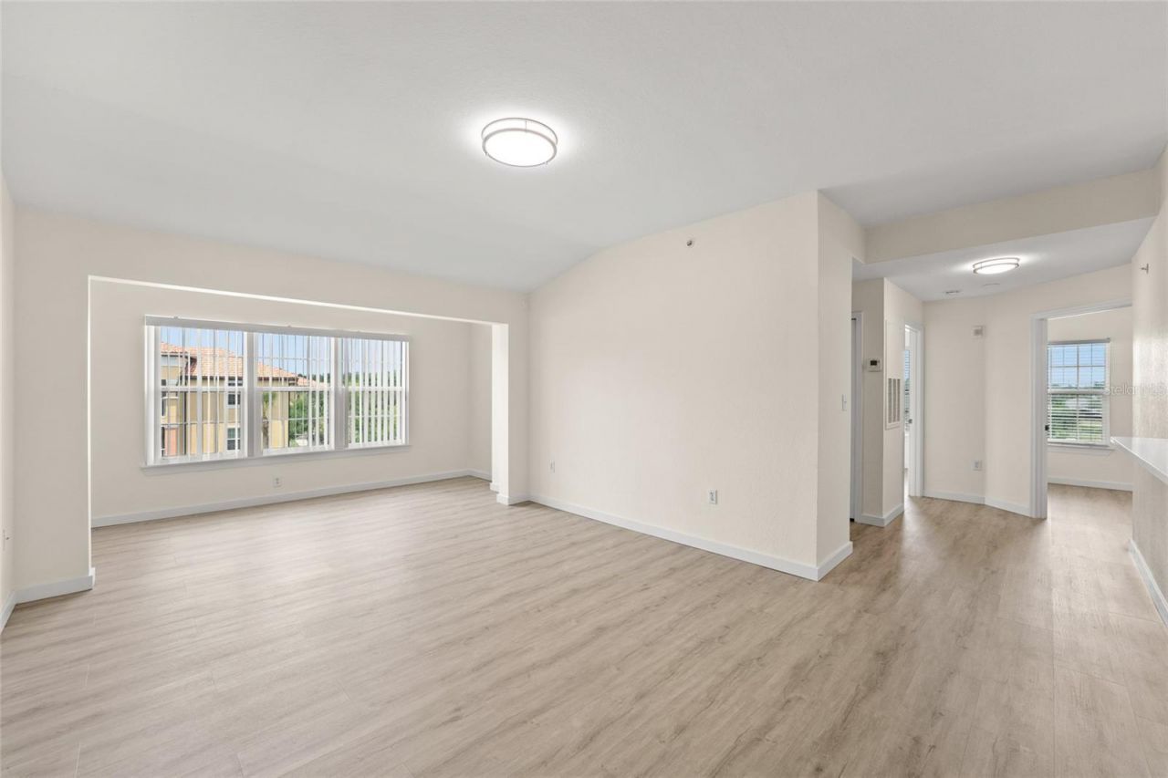 5447 Vineland Road, Unit 1308, Orlando, FL 32811 Photo