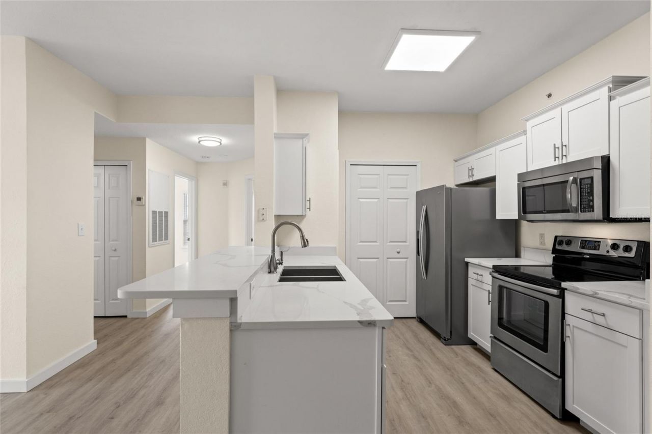 5447 Vineland Road, Unit 1308, Orlando, FL 32811 Photo