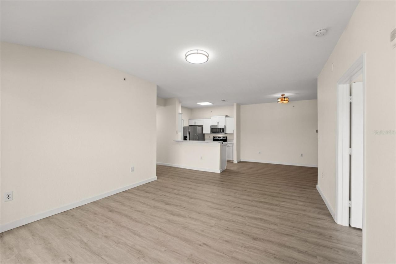 5447 Vineland Road, Unit 1308, Orlando, FL 32811 Photo