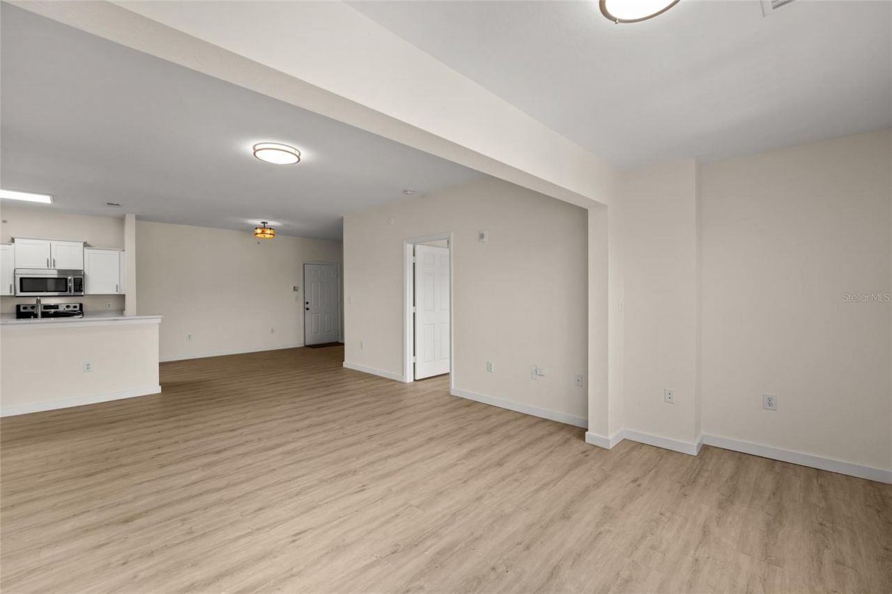 5447 Vineland Road, Unit 1308, Orlando, FL 32811 Photo