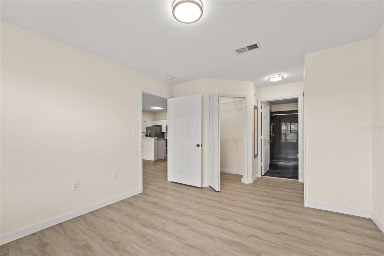 5447 Vineland Road, Unit 1308, Orlando, FL 32811 Photo