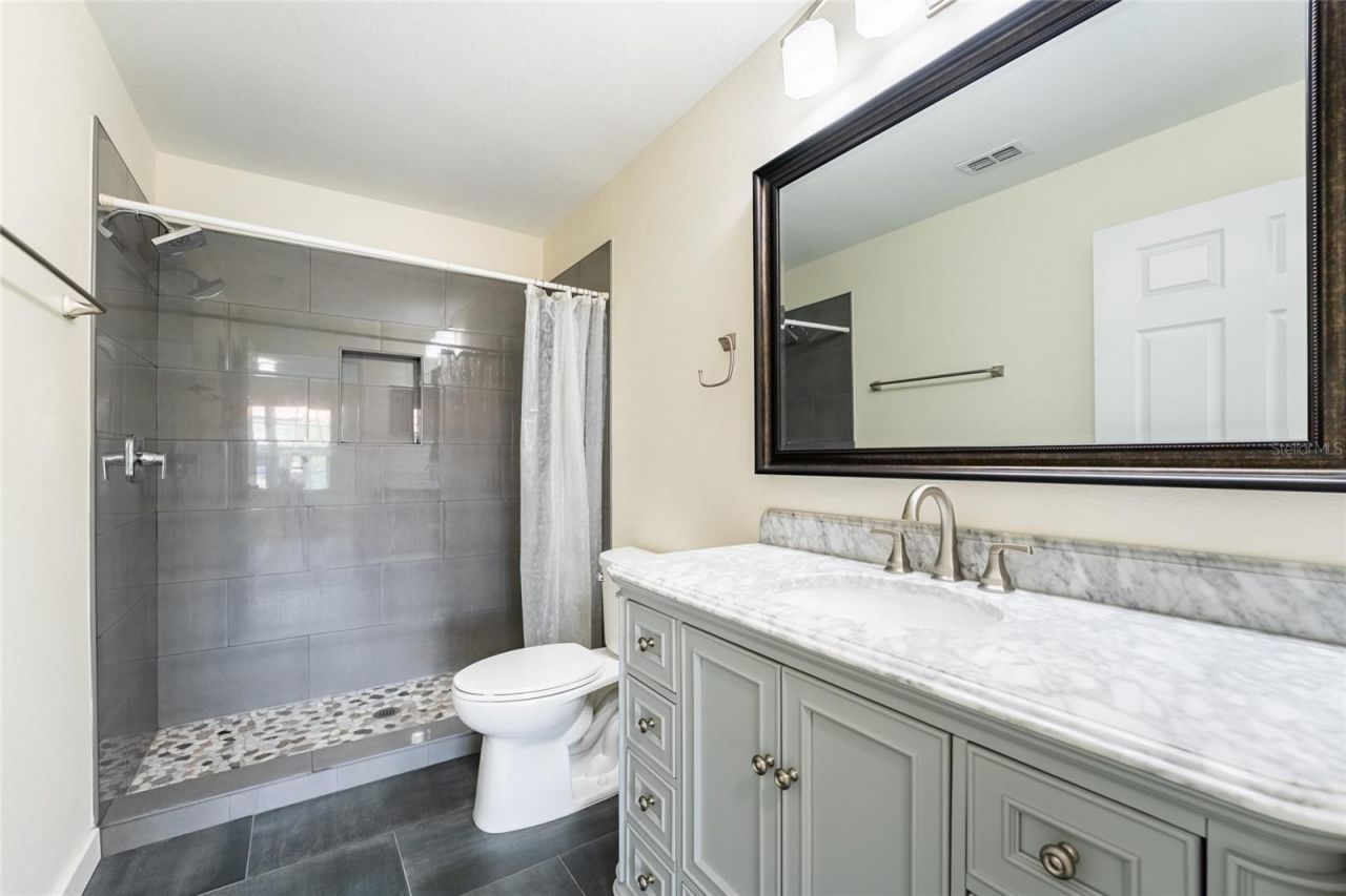 5447 Vineland Road, Unit 1308, Orlando, FL 32811 Photo