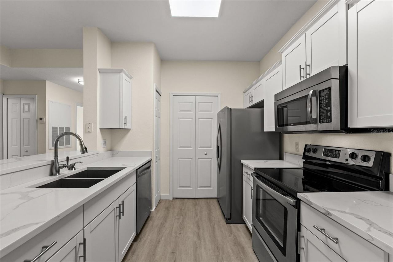 5447 Vineland Road, Unit 1308, Orlando, FL 32811 Photo