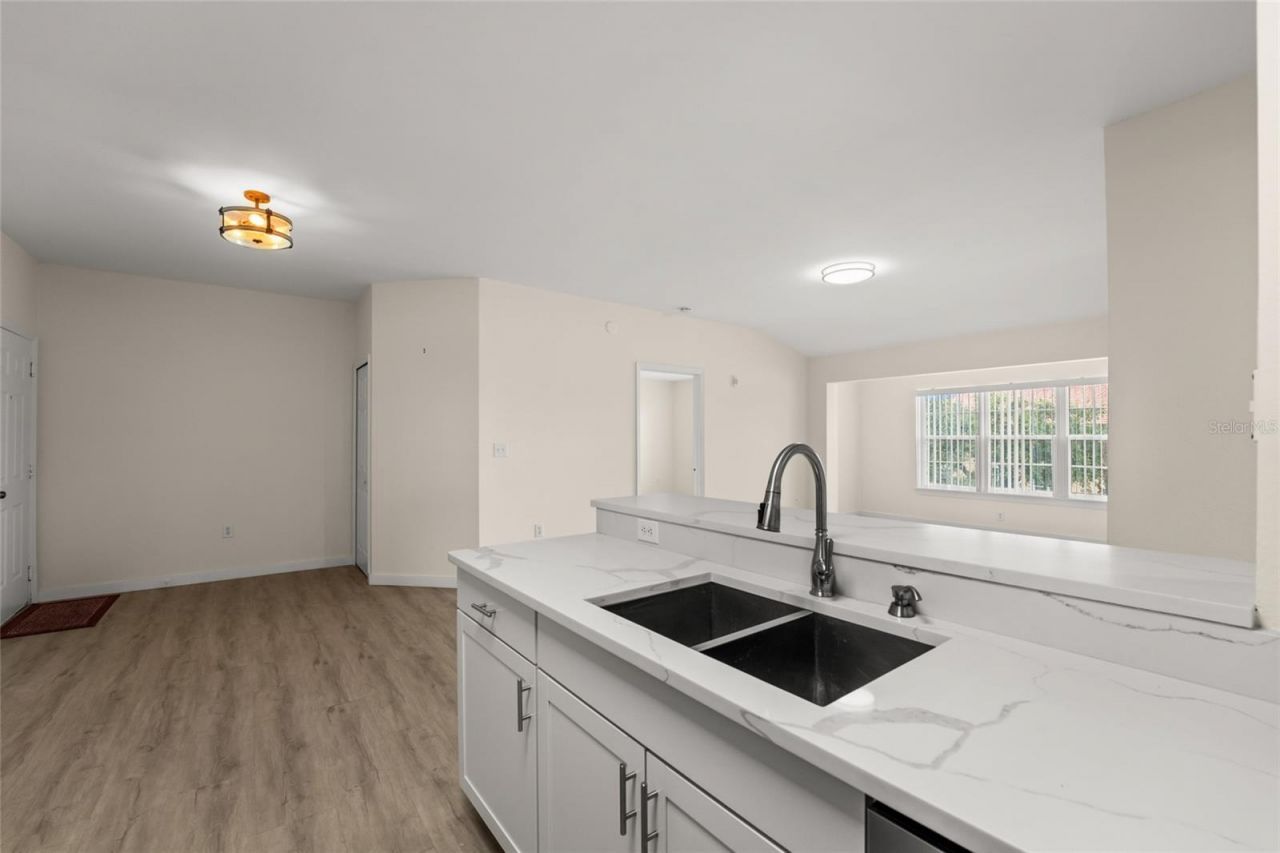 5447 Vineland Road, Unit 1308, Orlando, FL 32811 Photo